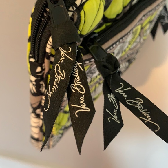 Vera Bradley cross body. Gently used. - Picture 4 of 9
